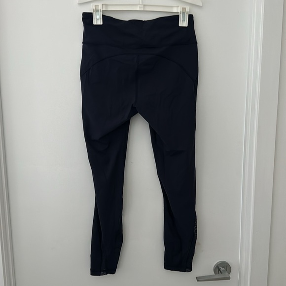 Lululemon Navy Leggings with Mesh Panels - Size 8 - Picture 4 of 4